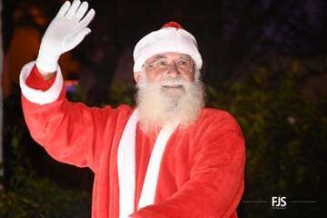 Papá Noel irrumpe en Lomo Magullo en un 4x4/FJS Fotografía.